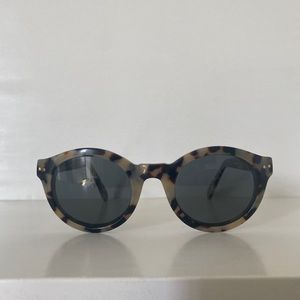 Polarized tortoise shell style sunglasses.